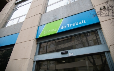 Façana d'una oficina del Servei d'Ocupació de Catalunya a Sabadell | Roger Benet 